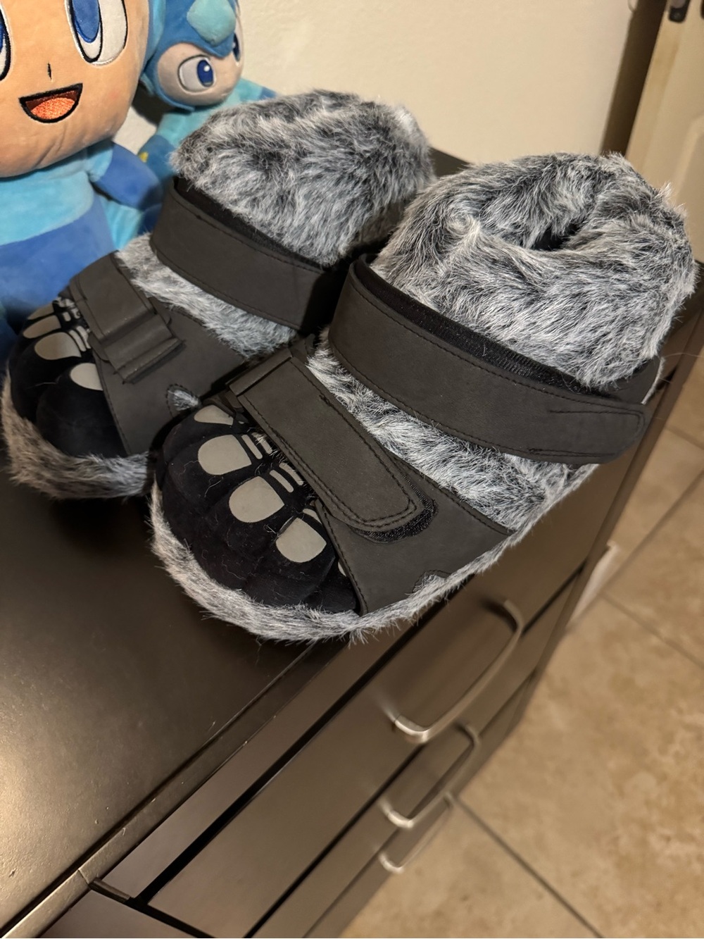 NEW Fuzzy Toe-Sasquatch Slippers - Picture 2 of 6